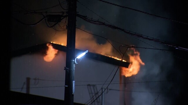 函館市東山　一般住宅で火災　焼けた住宅内部から年齢性別不明の遺体が発見される