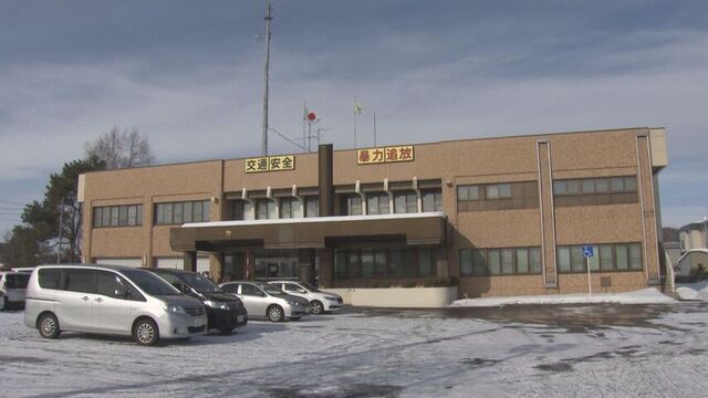 「車が店に突っ込んだ」コンビニから通報　軽乗用車運転の70代男性がアクセルとブレーキ間違えたか　由仁町 サムネイル