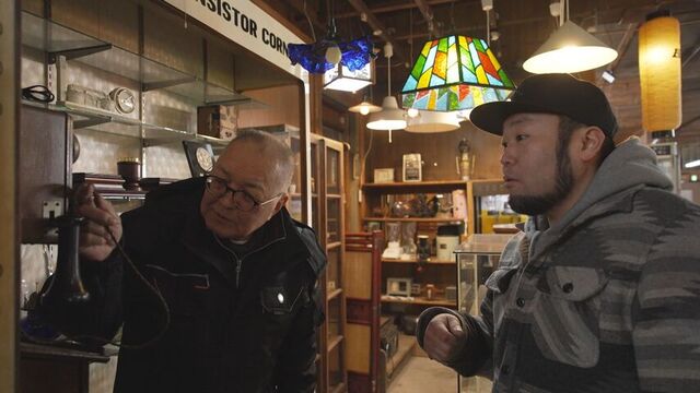 「豆電球」の初代店主・宮口正道さん（左）