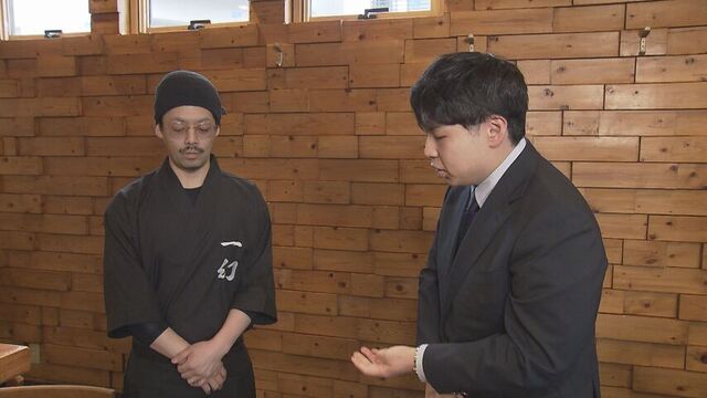 えびそば一幻　林直樹さん（左）と北海道コンフェクトグループ研究開発室関辰朗さん（右）