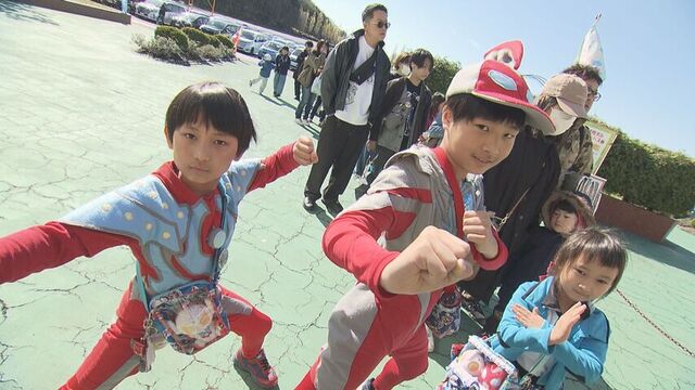 ショーを見に来た子どもたち（5日）