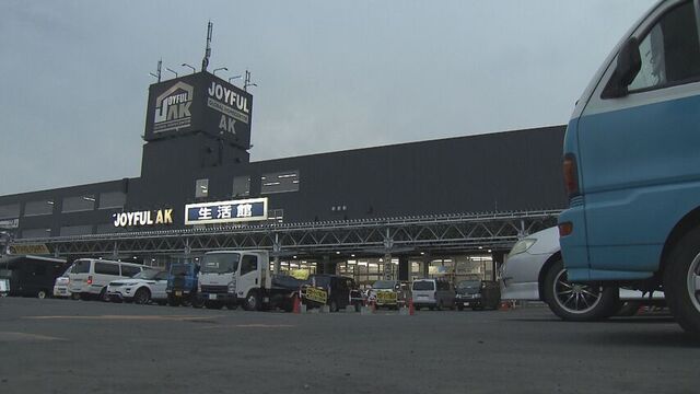 札幌北区　万引きして逃げようとしたときに店員を車で引きずりけがをさせた疑い　事後強盗で男を逮捕