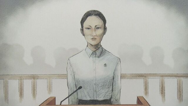 法廷に立つ内田梨瑚被告