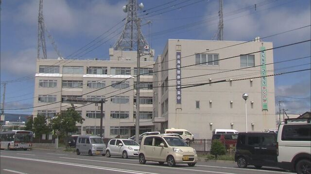 北斗市　先月息子の顔を殴り30歳の母親逮捕の事件　32歳の父親も共謀して小学生の息子に暴行で逮捕 サムネイル