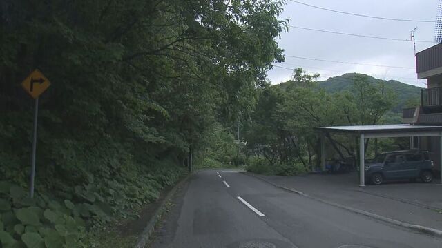 【中継】札幌・円山西町でクマ目撃相次ぐ　小中学校近くの住宅街で警戒続く　AIカメラも設置し監視強化 サムネイル