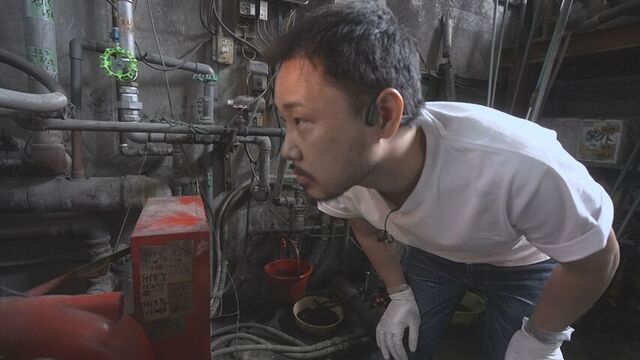 開店準備を行う長男・奥野豊さん