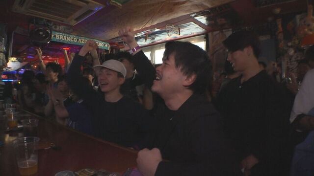 日本代表のチュニジア戦　４－０の勝利に道内も沸く　札幌駅では号外も配布