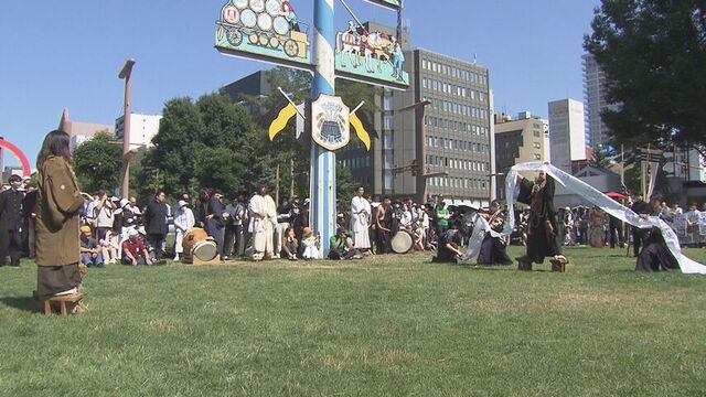 北大ｖｓ樽商　大通公園で伝統の舌戦「マネージャー入れるほど忙しくない」「いつまでも新幹線来ない」　
