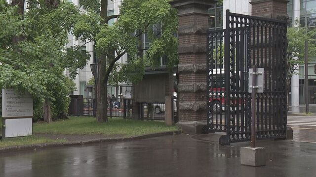 【動画】「正当な理由があった」容疑否認　道庁赤れんが敷地内でハサミ2本所持疑いの男、銃刀法違反で逮捕