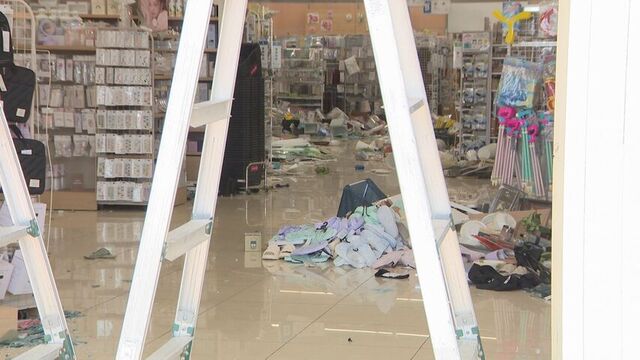 店内に軽乗用車突っ込む 客や店員ら5人けが 直前には駐車場で別の軽乗用車と衝突 網走市 サムネイル