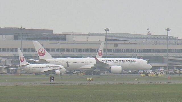５０ｔの特殊車両を自在に操る「神技」　最短25分で出発へ…新千歳空港「グランドハンドリング」に密着