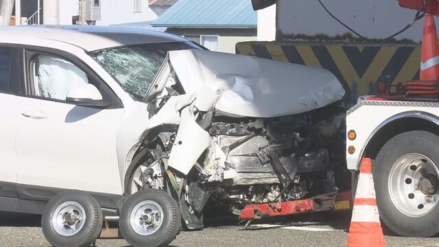 乗用車が札樽道を支える橋脚に衝突、運転していた男性が搬送も意識不明の重体