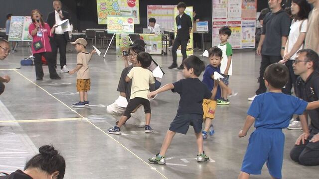 第1回北海道紙ひこうき選手権が札幌で　一番遠くまで飛んだのは？　飛ばすコツは？ サムネイル