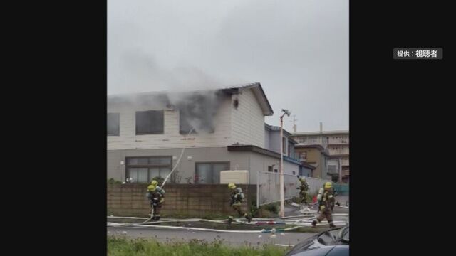 室蘭市の住宅で火事　けがなし　住宅そばの国道が一時通行止め