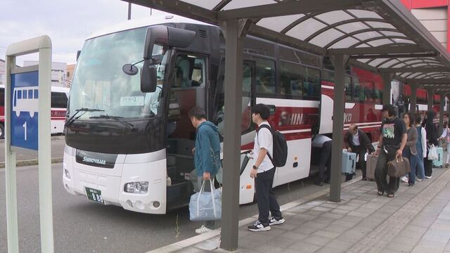 「（日程は）なんとか…」　JR室蘭線　路盤流出などの影響でバスによる代行輸送はじまる　東室蘭～長万部間