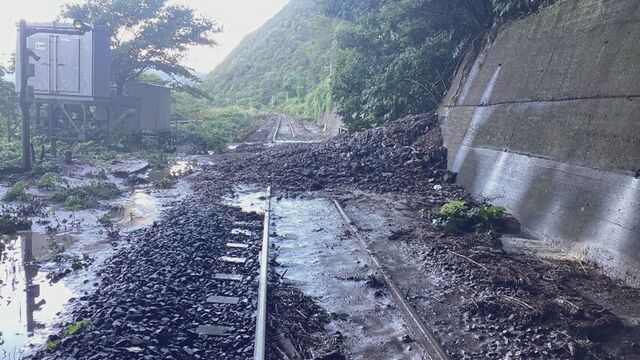 大雨の爪痕…JR室蘭線の不通でたまねぎ等1600個のコンテナが滞留　トラックと船で代替輸送開始へ サムネイル