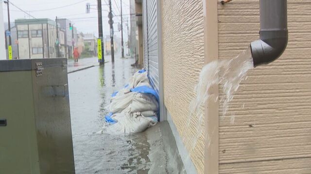 室蘭で9月観測史上最大の雨　3時間で64ミリ、道路冠水や通行止め発生　線路冠水で列車運休も サムネイル
