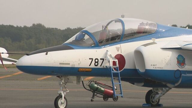 航空自衛隊千歳基地で航空祭　親子連れなどで賑わう　午後からはブルーインパルスによる展示飛行