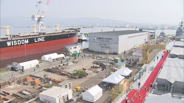 「船の大きさに圧倒されます」創業１３０周年を迎えた「函館どつく」が、見学会を開催　巨大な船に歓声！