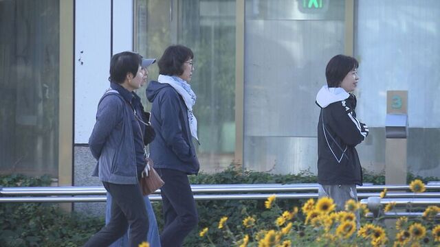 旭川では厚手の上着姿も…北海道で急激冷え込み　上士幌町糠平2.8度、札幌12.5度