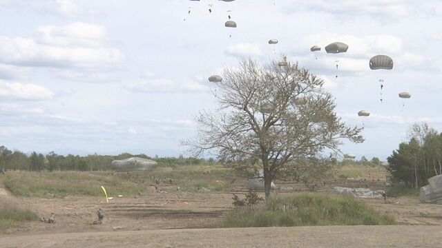日米豪の共同訓練「オリエント・シールド26」 恵庭での空挺降下訓練に約380人が参加