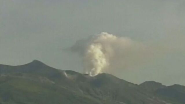 マグマ噴火の可能性も 十勝岳警戒レベル引きあげで政府の火山調査委が臨時の会合 今後の地震活動を注視 サムネイル