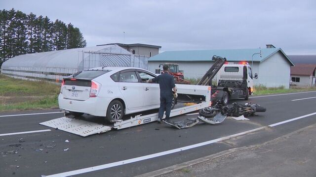音更町で乗用車と大型バイクが正面衝突　大型バイクを運転していた男性が死亡　