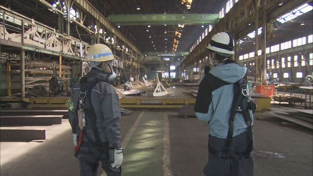 鉄板を加工する工場