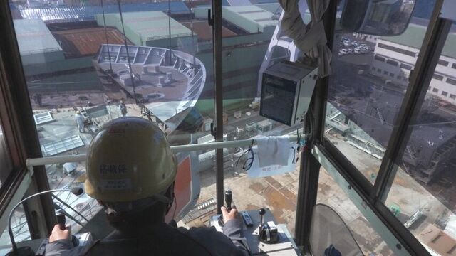 高さ３０ｍからクレーンを操縦
