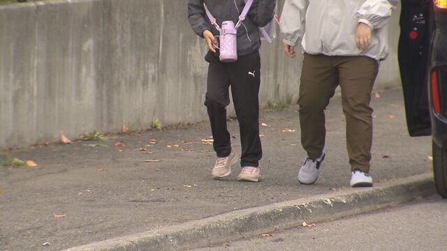 札幌市南区の市道でクマ2頭の目撃通報 近くの小学校は見守り登校 痕跡なく、別の動物の可能性も サムネイル