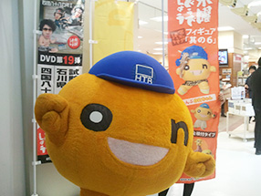 onちゃんがHTBグッズショップへ！