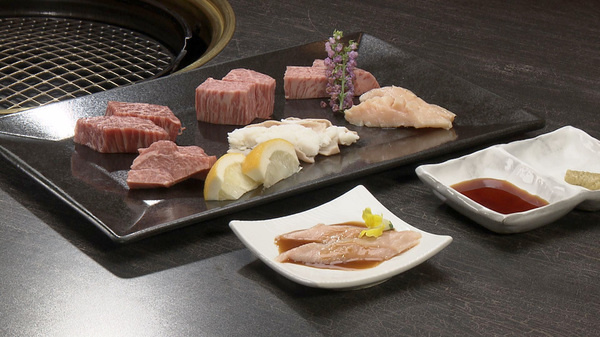 やきにく・肉料理　鶴屋