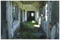 旧武蔵飛行場基地の廃屋内部