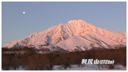 朝焼けの利尻山